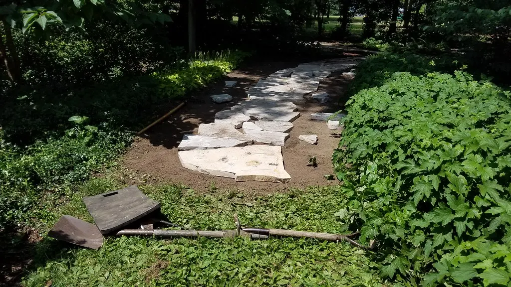 Angelegter Gartenweg in Lauffen am Neckar
